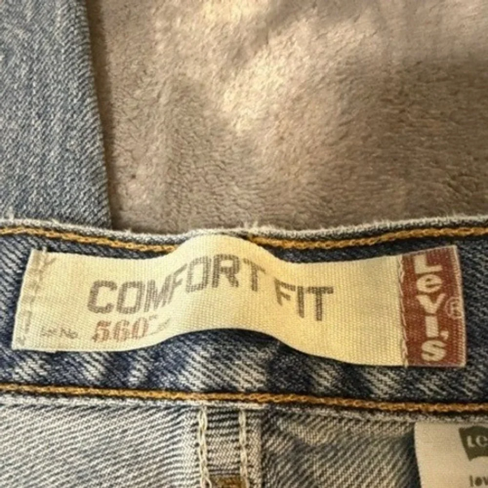 Vintage Levi's 560 Jeans Mens 42x32 Light Wash Comfort Fit Tapered Leg Denim